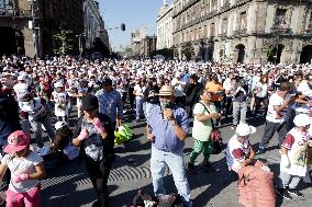 30,000 Participants Take Part During Massive Boxing Class