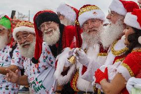 BRAZIL-RIO DE JANEIRO-SANTA CLAUS ENCOUNTER