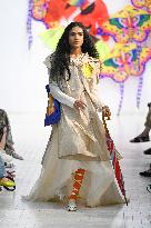 MFW - Simon Crackers Runway