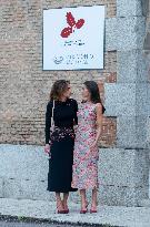 Queen Letizia And Queen Rania Visits A School - Madrid