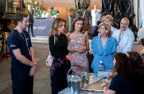 Queen Letizia And Queen Rania Visits A School - Madrid