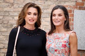 Queen Rania And Queen Letizia Visit Heraitge Restoration Workshop - Madrid