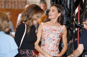 Queen Rania And Queen Letizia Visit Heraitge Restoration Workshop - Madrid