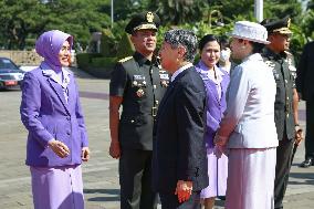 Japanese emperor, empress in Indonesia