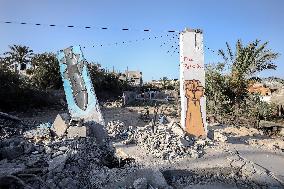 Gaza Graffiti Painted On The Remains Of Houses Destroyed At War.