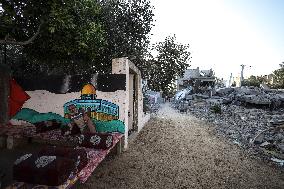 Gaza Graffiti Painted On The Remains Of Houses Destroyed At War.