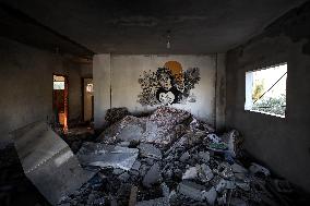Gaza Graffiti Painted On The Remains Of Houses Destroyed At War.
