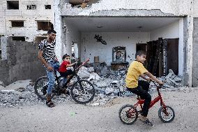 Gaza Graffiti Painted On The Remains Of Houses Destroyed At War.