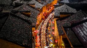 CHINA-ANHUI-ANCIENT TOWN-DRAGON BOAT FESTIVAL-LANTERN PERFORMANCE (CN)