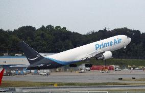 Cargo aircraft to transport Amazon merchandise