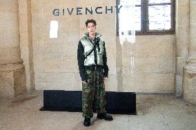 PFW Givenchy Photocall