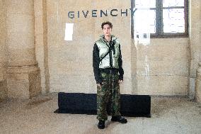 PFW Givenchy Photocall