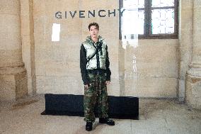 PFW Givenchy Photocall