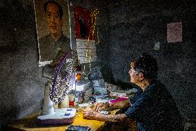 74 Years Old Farmer Graduated From University In Anyang