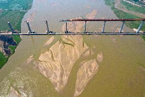 The Linyi Yellow River Bridge under construction in Yuncheng