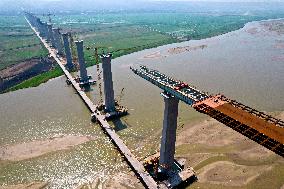 The Linyi Yellow River Bridge under construction in Yuncheng