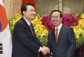 S. Korean Pres. Yoon in Vietnam
