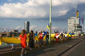 March For Building A Bridge Between Ukraine And Europe In Ccologne