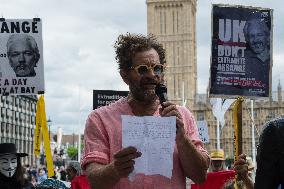 Protest For Julian Assange In London