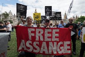 Protest For Julian Assange In London