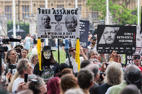 Protest For Julian Assange In London