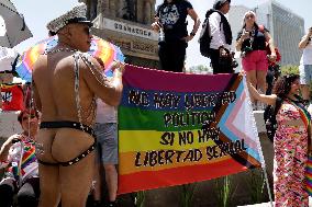 250,000 People Participate Pride March In Mexico