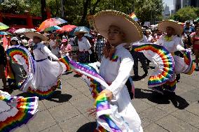 250,000 People Participate Pride March In Mexico