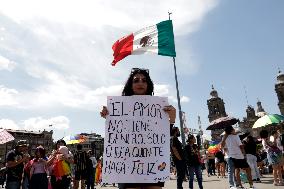 250,000 People Participate Pride March In Mexico