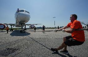 CANADA-VANCOUVER-PLANE PULL CHALLENGE