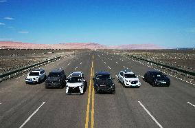 Vehicles Undergo High Temperature Test in Turpan