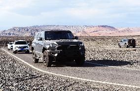 Vehicles Undergo High Temperature Test in Turpan