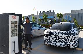 Vehicles Undergo High Temperature Test in Turpan