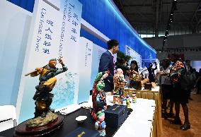 (SUMMER DAVOS)CHINA-TIANJIN-SUMMER DAVOS-CULTURAL SOIREE (CN)