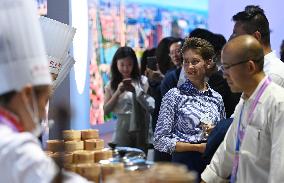 (SUMMER DAVOS)CHINA-TIANJIN-SUMMER DAVOS-CULTURAL SOIREE (CN)