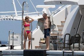 Jerry Seinfeld On Vacation With His Family - St Tropez