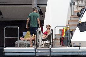 Jerry Seinfeld On Vacation With His Family - St Tropez