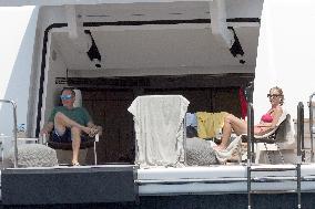 Jerry Seinfeld On Vacation With His Family - St Tropez