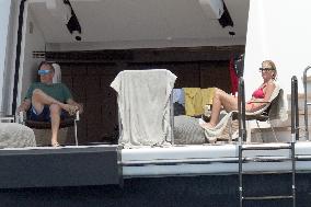 Jerry Seinfeld On Vacation With His Family - St Tropez