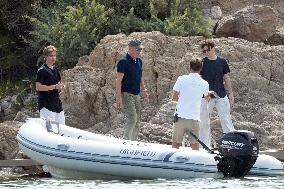 Jerry Seinfeld On Vacation With His Family - St Tropez