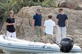 Jerry Seinfeld On Vacation With His Family - St Tropez