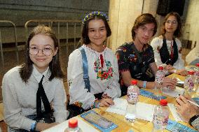 Dnipro residents write dictation in subway on Constitution Day