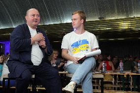 Dnipro residents write dictation in subway on Constitution Day