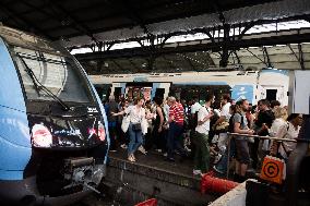 Trains Cancelled Following Riots - Paris