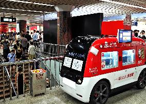 Self-service Mobile Food Trucks at Subway Stations In Beijing
