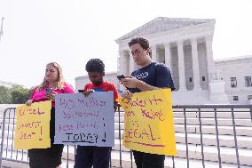 Supreme Court Blocks Biden Student Loan Forgiveness - Washington