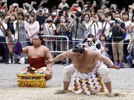 Ring-entering rite at shrine in Nagoya