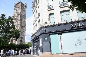 Closed Retails Stores In Paris Due To Bad Economic Situation