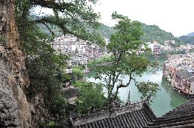 The Largest Cliff-hanging Ancient Building Group in Guizhou