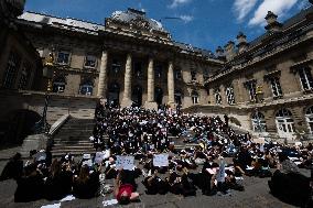 Clerks' Strike - Paris