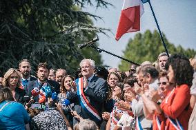 March In Support Of Mayor Vincent Jeanbrun - L'Hay-les-Roses